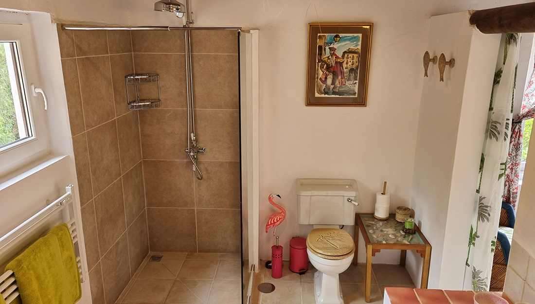 Ambalama - Casita Bathroom